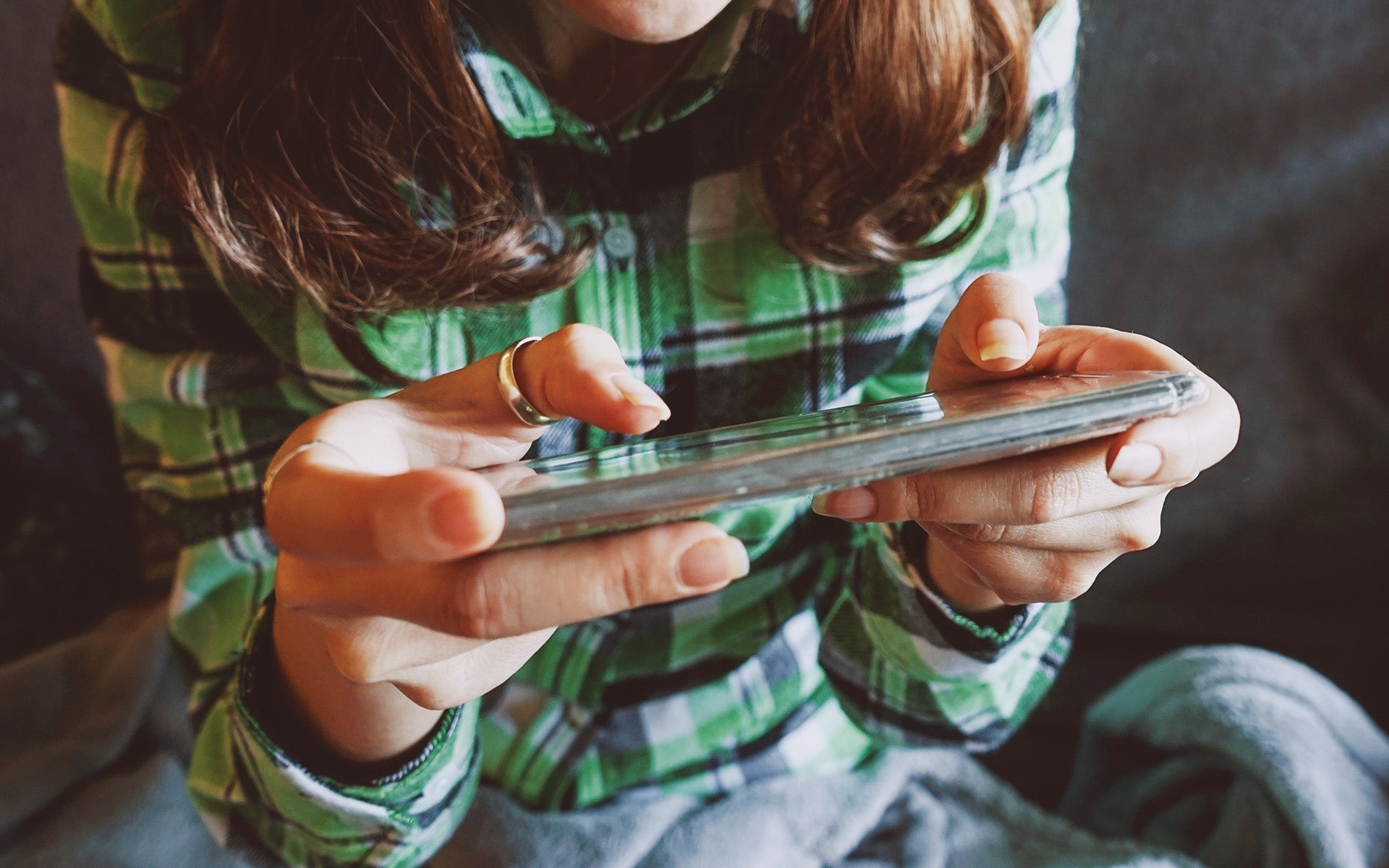 Why kids - and we - struggle to disconnect from screens